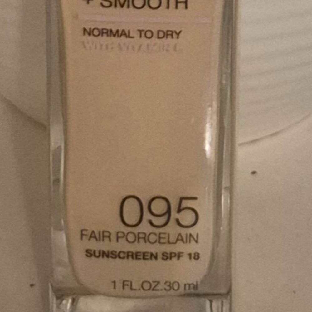 Maybelline New York Fit Me Luminous + Smooth Foundation 095 Fair Porcelain